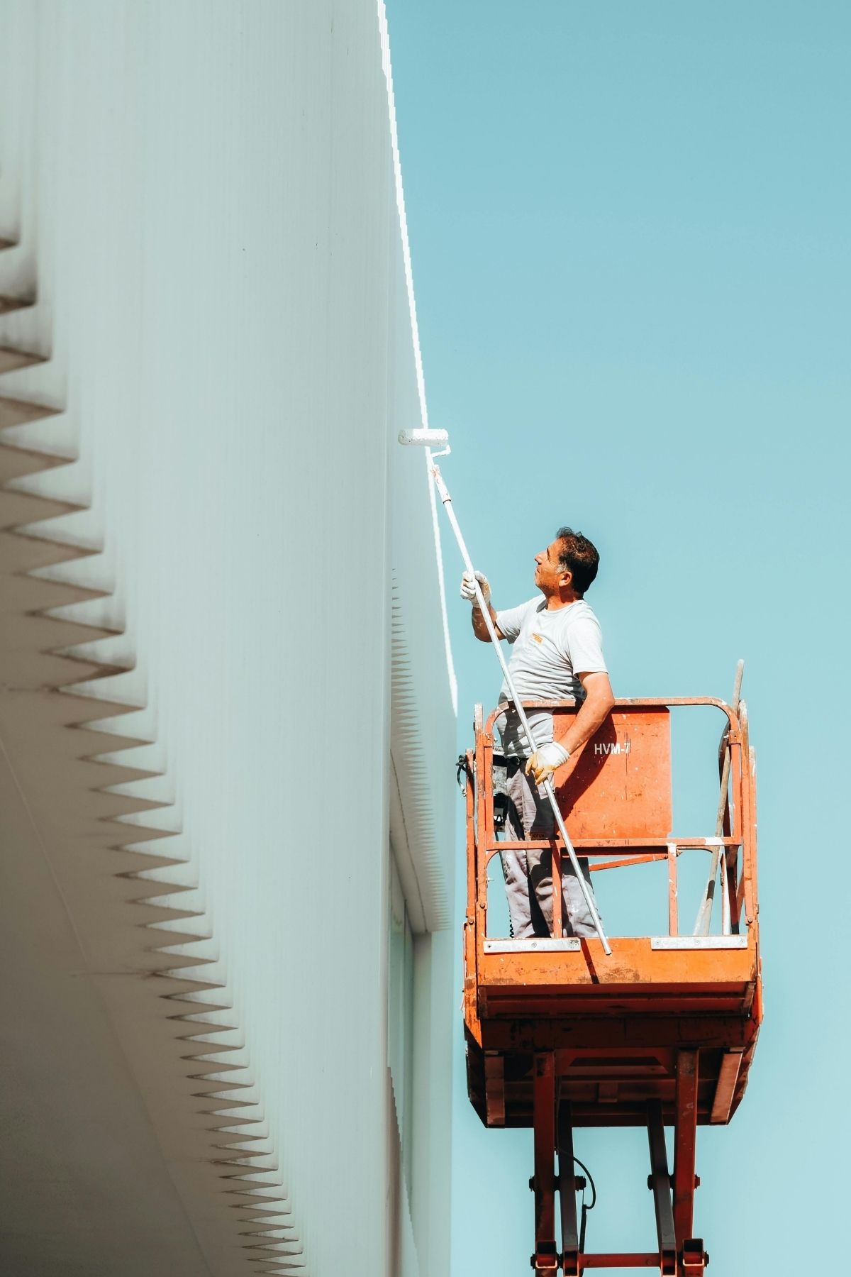 Application de peinture sur plafond par un entrepreneur peintre à Bromont