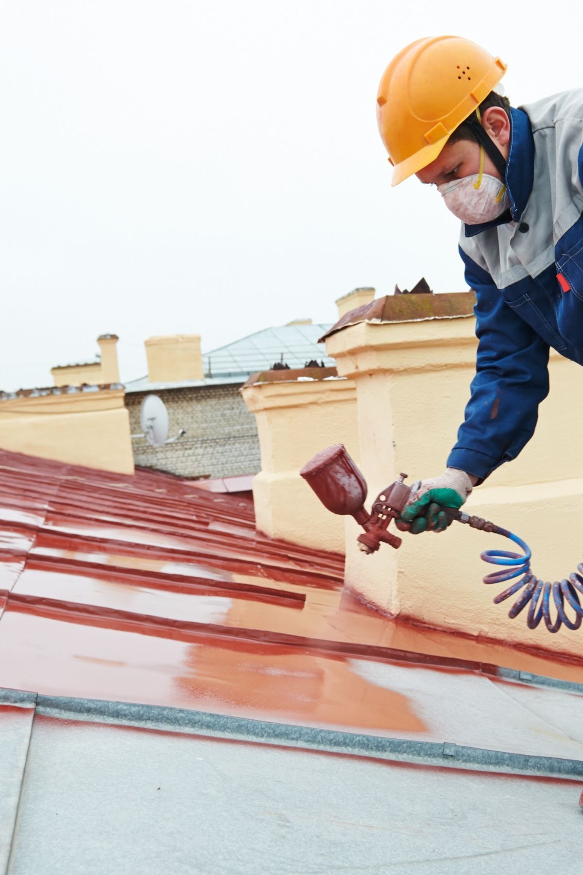 Travaux de peinture extérieure sur toit commercial à Rawdon